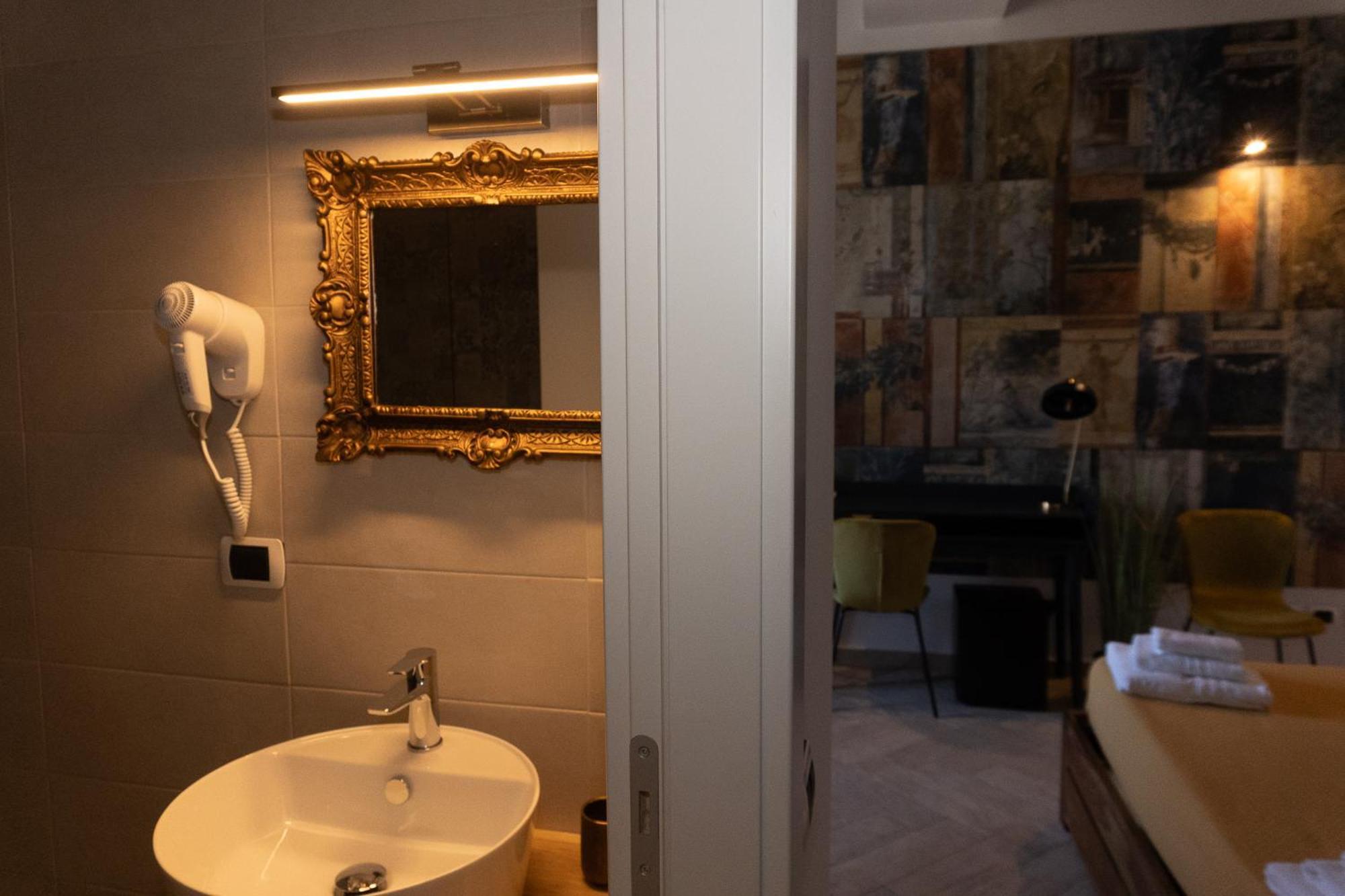 Le Boutique Luxury Rooms Diffused In Historic Center Fiumicino Luaran gambar